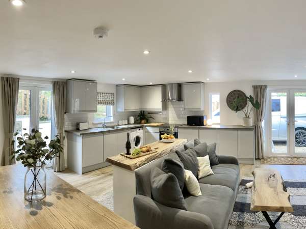 Abode, Raymond's Hill